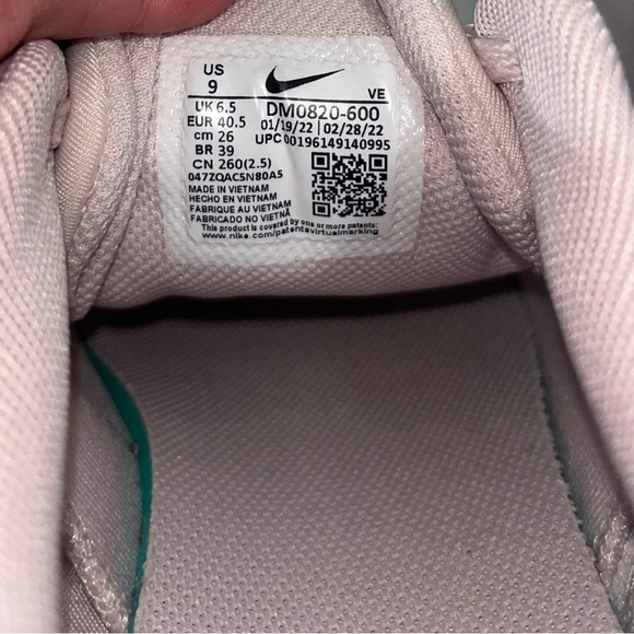 Nike Women's Sneakers in Light Pink and White - Picture 16 of 16
